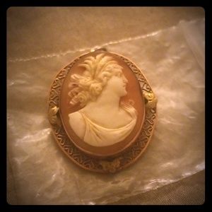14k Vintage Victorian Cameo Brooch